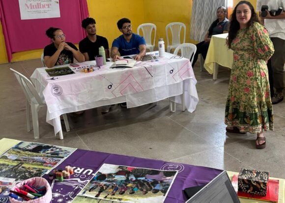 Formação pedagógica promove debate sobre tendências educacionais e práticas no ensino de inglês